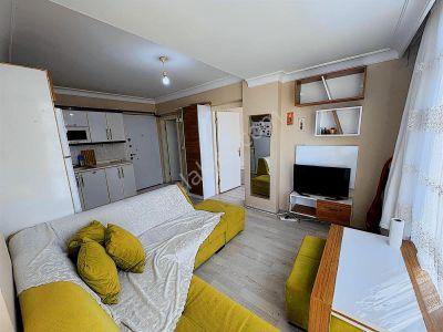 Tramvaya Çok Yakın Eşyalı Kiralık 1+1