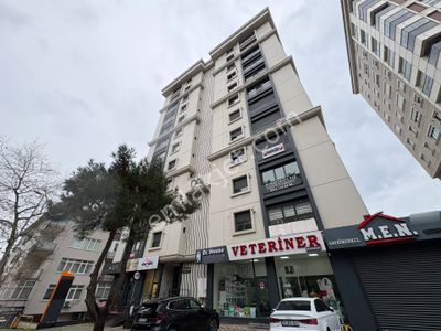 Emin Alipaşa Caddesinde Marmaray Sahile Yakın 2+1 75 M² Net