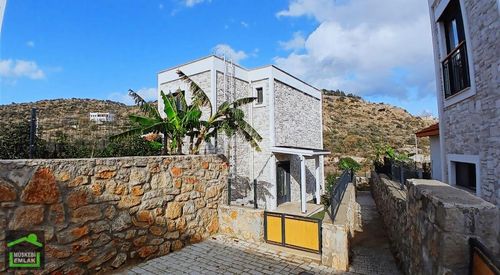 Bodrum Yahşi Sahilde 3+1 Satılık Tam Müstakil Dubleks Taş Villa
