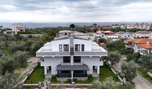 Yiğit'ten Altınoluk Narlı'da Denize 100 Metre Satılık 3+1 Villa