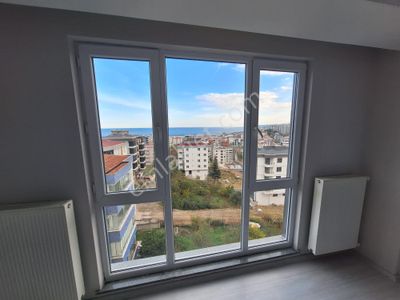 Alan Emlak; Körfez Mahallesinde Deniz Manzaralı, Yeni Bina 2+1 Kiralık Daire