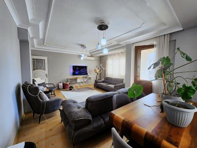 Küçük Çiğli Mahallesi'nde Satılık 3+1 Geniş Daire