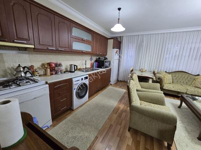 Balçovada Genç Binada Bahçeli Otoparklı Satılık Geniş 2+1 Daire