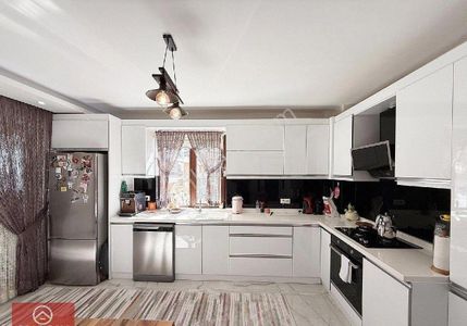 Keçiören Etlik Esertepe Mah. 6 Bloklu Site İçerisinde Orta Katta Geniş Full Yapılı Güney Cephe 4+1