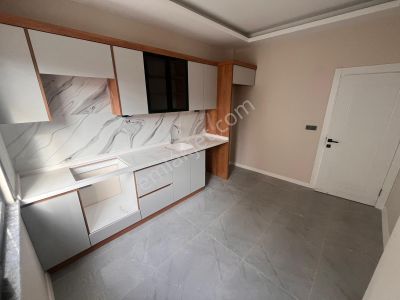 Yükselden Edremitte Sıfır K.mutfak Ebv.banyolu Öncephe 2+1 Satılık Daire