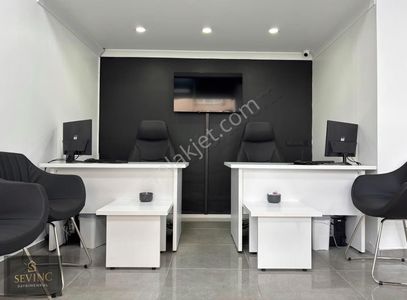 Sevinç'ten Hürriyet Parkyanı Cadde Üzeri 3+1 Satılık Daire