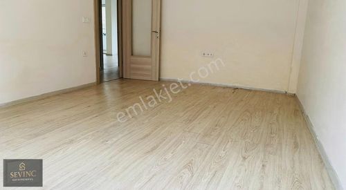 Sevinç'ten Çınarlı Mahallesi 6 Yaşında 2+1 Satılık Daire