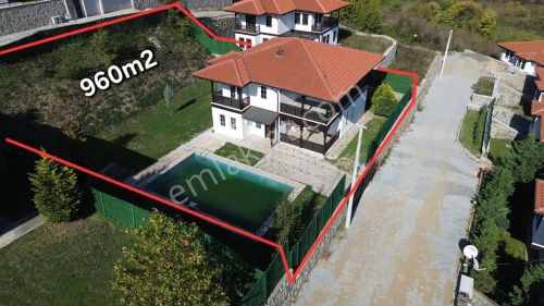 Sapanca Akçayda 960m2 Arsa İçersinde Havuzlu 5+1 Satılık Villa