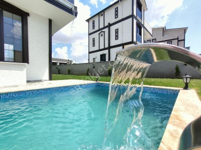 Kartallar'dan Havuzlu 5+1 Müstakil Villa. 300m² Büyük Bahçeli.