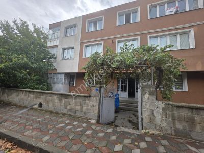 Remax Dem'den Ticari Arsa Üzerinde Satılık 2+1 Daire