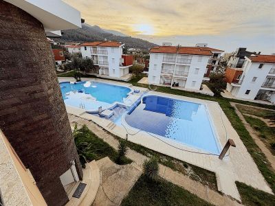 Kuşadası Davutlar Havuzlu Sitede 145 Net Kullanımlı 4+1 Yazlık