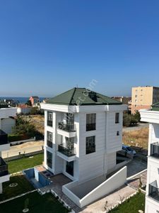 Büyükçekmece Celaliye Mahallesi Deniz Manzaralı 5+2 250 M2 Kiralık Triplex Villa Site İçerisinde