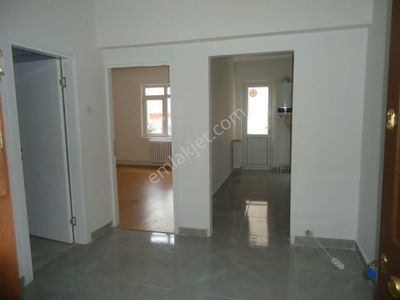 Aydınlıkevlerde 3+1 Gizem Emlaktan Yapılı Merkezi Yerde