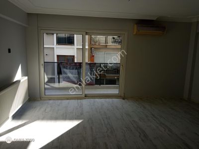 Halilrıfatpaşa'da Deniz Manzaralı 2+1 Çift Cephe Arakat Daire