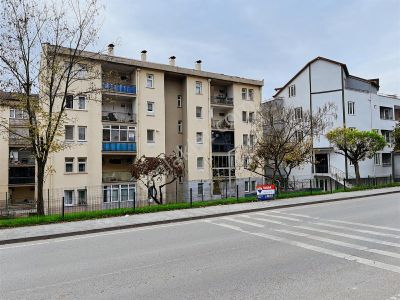 Ulaşım Olanakları Güçlü 3+1 Yenilenmiş Ve Geniş