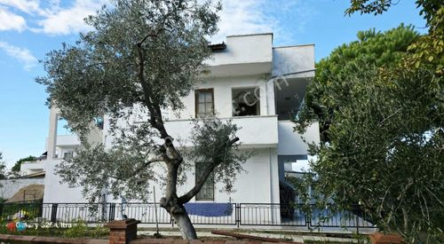 Köşe Konumlu Havuzlu Sitede Villa