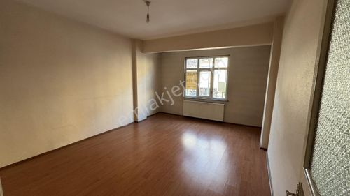 İkitelli Salı Pazarın'da Cadde Üzeri 2+1 Kiralık 120 M2 1.kat