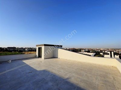 Atatürk Mahallesinde 4+2 Deniz Manzaralı Oturuma Açık Villa