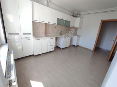 Fazelden Kanal 26 Yakını Asansörlü İskanlı 3+1