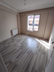 Fazelden Kayalık Sokakta Ayrı Mutfaklı 1+1