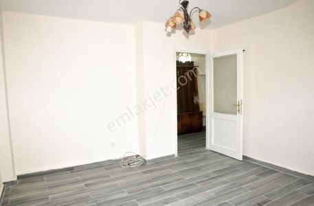 Üsküdar Zeynep Kamilde Satılık 2+1 Daire Metro Metrobüs Yatırım