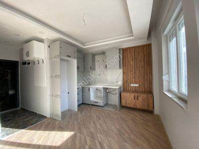 Atatürk Caddesi Ve Tüm Merkezi Yerlere Yürüme Mesafesi İle 1+1 Berapark Güvencesi İle