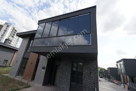 Alacaatlının Gözde Konumunda 400 M² Tam Müstakil Satılık Villa