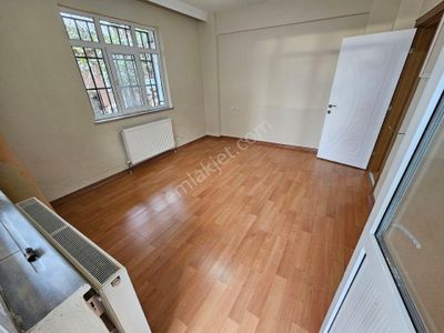 Hükümet Konağı Karşısında 4+1