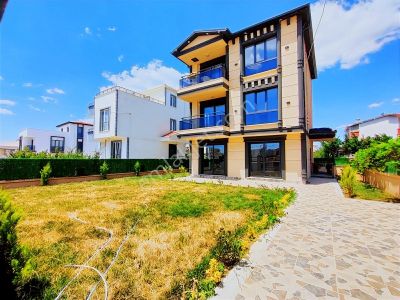 Kartallar'dan 450 M2 Arsa İçerisinde 5+1 Kocaman Lüks Müstakil.