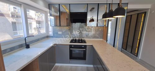 Üçyolda Cadde Üstü 3+1 Komple Tadilatlı Bakımlı