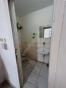 Edıp Burhan Kapalı Spor Salonu Cıvarı Satılık Dükkan