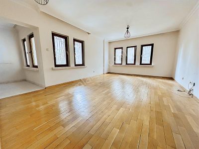 Dikmen'de Sitede Yeşillik İçinde 3+1 Y.giriş Yalıtımlı Kiralık!!