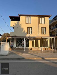 En İşlek Yer Olan Millet Caddesi Üzerinde