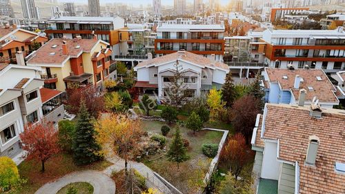 Parkcaddesinde Güvenlikli Aydoruk Villalarında Satılık Villa