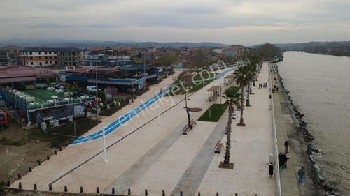 Karasu Çınar Gayrimenkulden Havuzlu Sitede 2+1