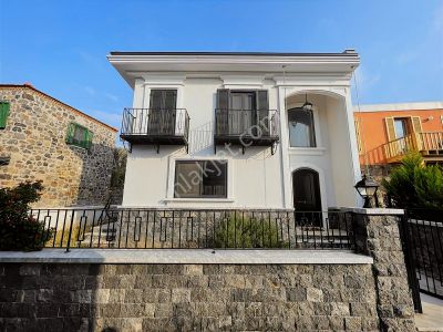 Urla Barbaros Köyü'nde Satılık Müstakil Villa