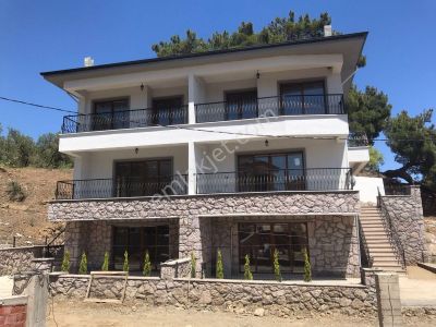 Narlı Köyünde Tripleks Deniz Manzaralı 5+2 Taş Villa