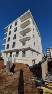 Laleli Coşgunlar Petrol Karşısı Satılık 2+0 Ara Kat Daire