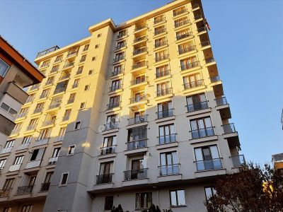 İskanlı-çift Balkonlu-ayrı Wc'li-kapalı Garajlı-çocuk Oyun Alanı