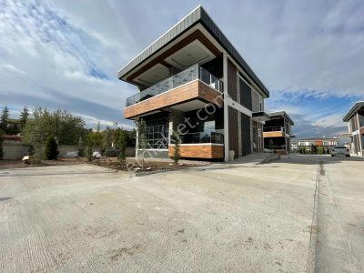 Premium House'dan Bağlıca'da Cadde Üzeri Sıfır 5+1 Lüx Villa