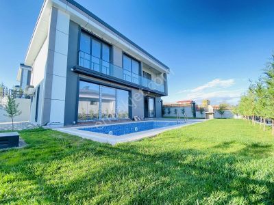 Tuğradan Önerler'de Müstakil Havuzlu 4+1 Lüx Satılık Villa