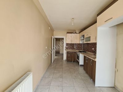 Karakeçili Cd. Paraleli Cadde / Okul / Park Yakını 1.kat 3+1