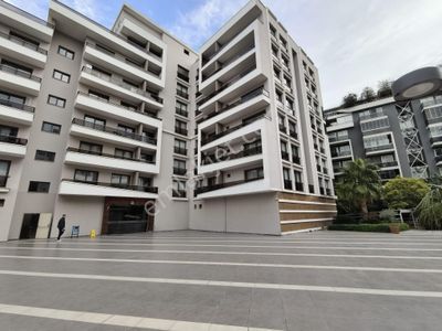 Bornova Ege Ve Yaşar Ünv. Yakını Cadde Teras'ta Kıralık 2+1 Daıre