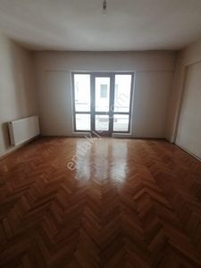 Merkez Emlak 3+1 Kat 1 Ön Cephe 110 M2 İskanlı Pazar'a Yakın