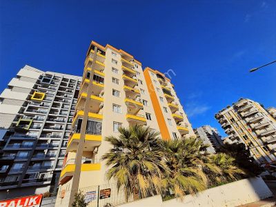 Çiftlikköy 'de Site İçi 1+1 Geniş Balkonlu Ara Kat Satılık Daire