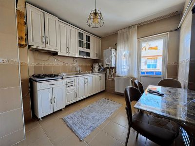 Kanuni'de Asansörlü Ön Cephe Yapılı 3+1 Eşyalı Kiralık Daire