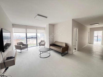 Üçevler Ce Üstü Yüksek Şerefiyeli Kiralık Köşe Ofis