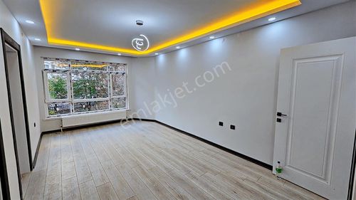 Ertuğrulgazi Mah Ara Kat Yapılı Metroya Yürüme Mesafesinde