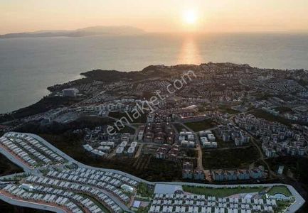 Kuşadasında İnşaatı Devam Eden Deniz Manzaralı 2+1 Satılık Daire