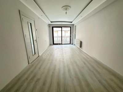 Zeki Emlak'tan Muradiye'de Satılık 3+1 Otoparklı Daire